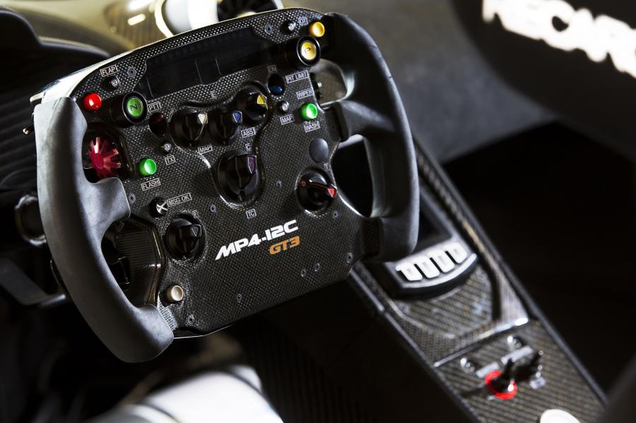  McLaren MP4-12C GT3 2011 года  (фото 35 из 107)